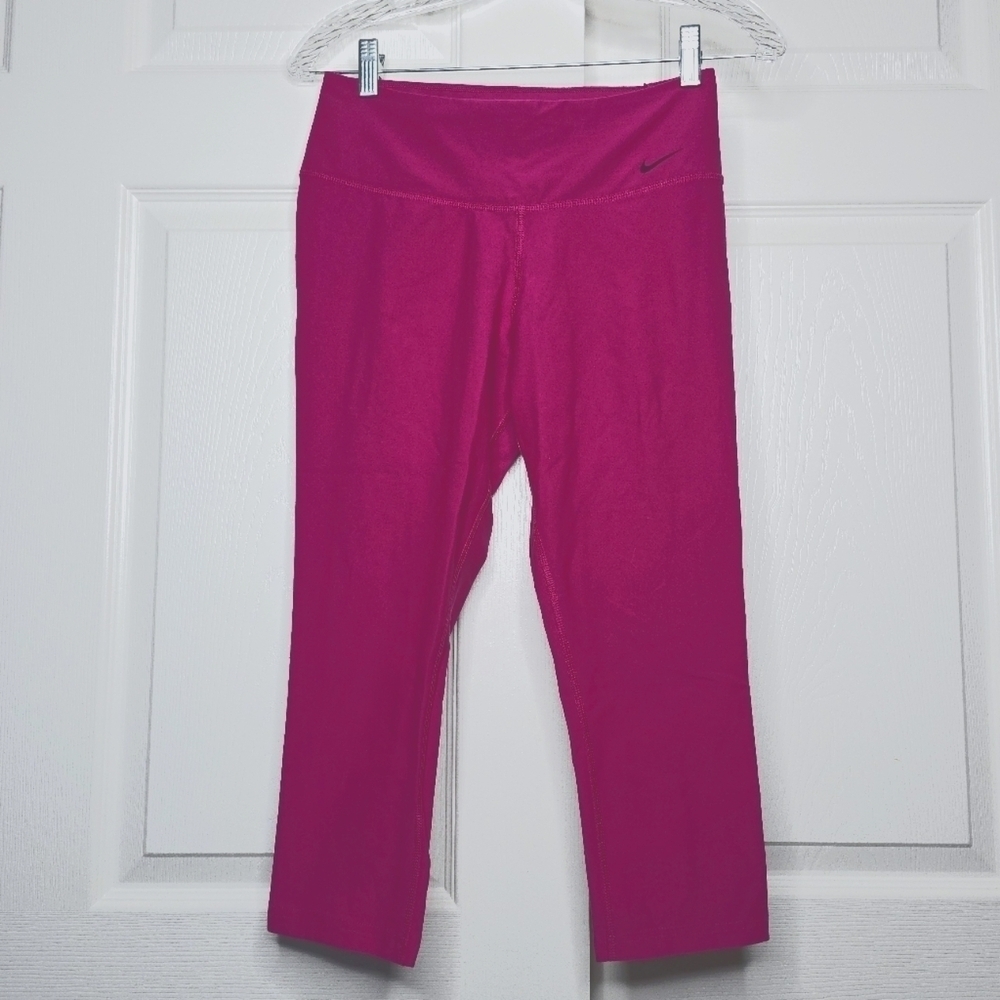 NIKE Women’s LEGEND Dri-Fit Training Capri/Tights Fuchsia Pink Size S